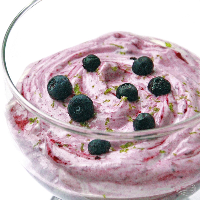 vispilän_viemää_mustaherukkalimejogurtti