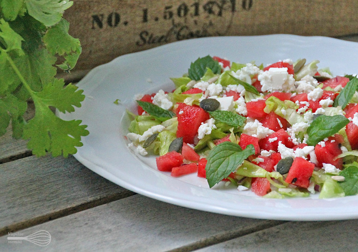 vispilän_viemää_vesimelonifetasalaatti