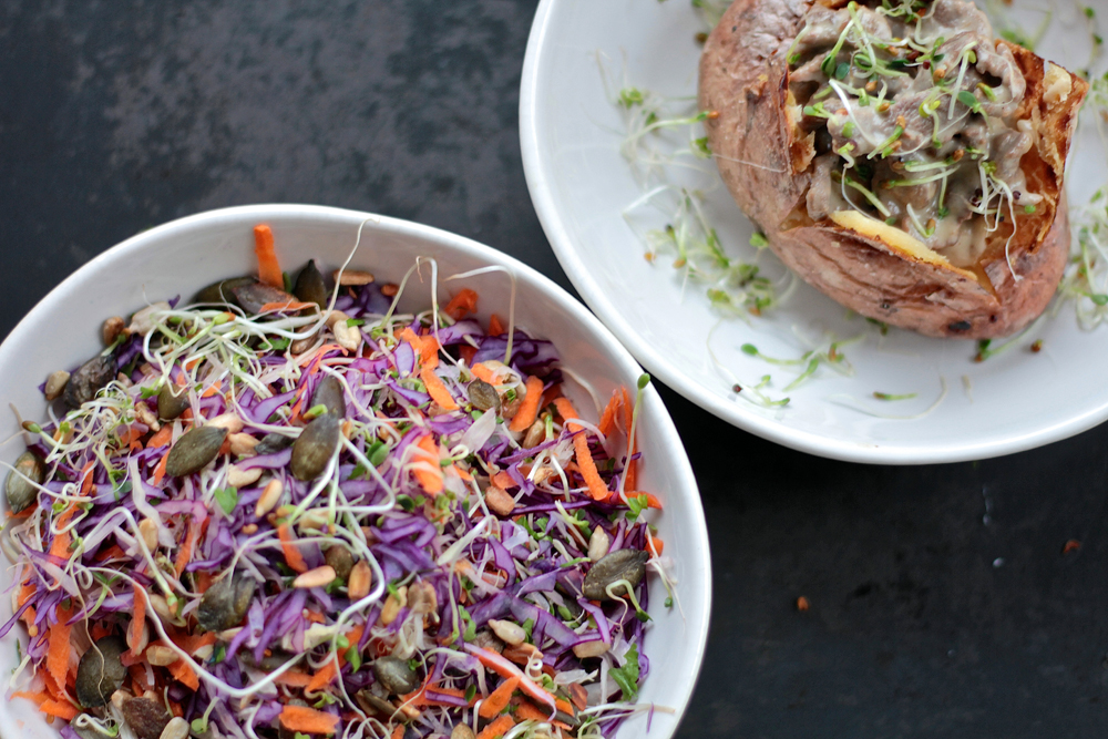 Raastesalaatti ja uuniperuna